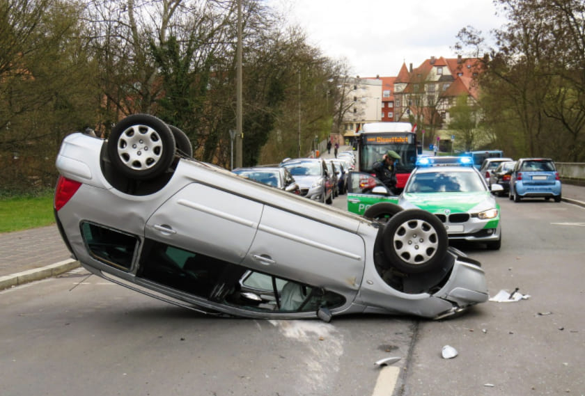 Leinenweber_Rechtsanwaelte_Strafrecht_Rechtsgebiet_Pirmasens_Kaiserslautern_Landau_unfallwagen (1)